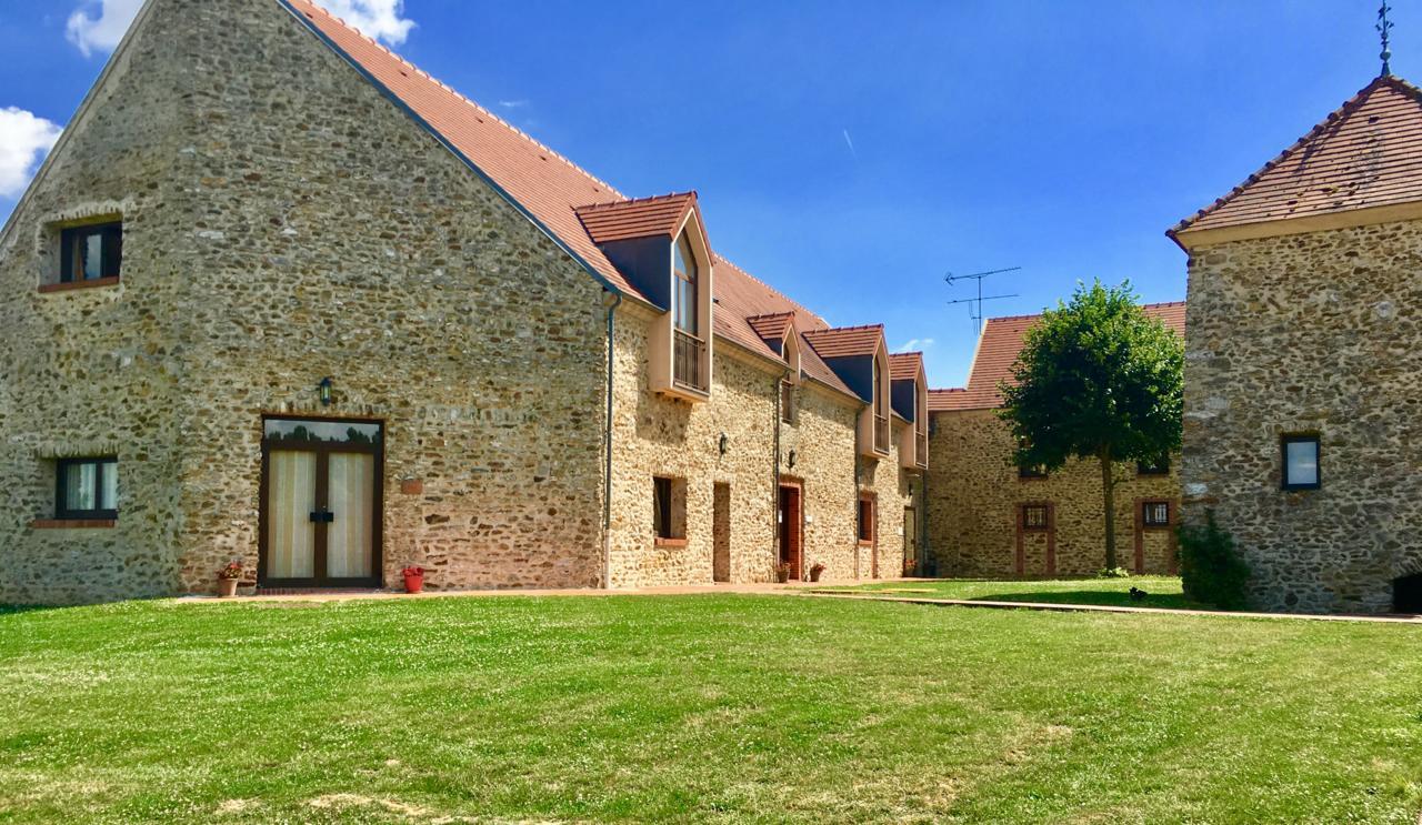 Hotel Les Suites - Domaine De Crecy Bagian luar foto